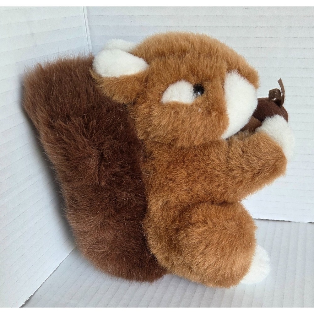 VTG Ganz 1997 Small Squirrel Asst CH2013 Brown Plush Stuffed Animal with Acorn